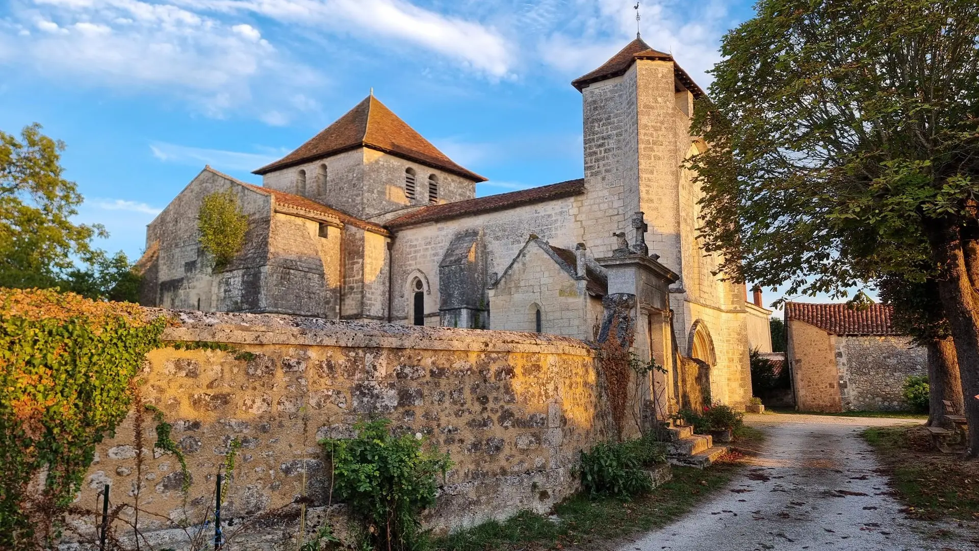 Église_Saint-Cybard,_Cercles