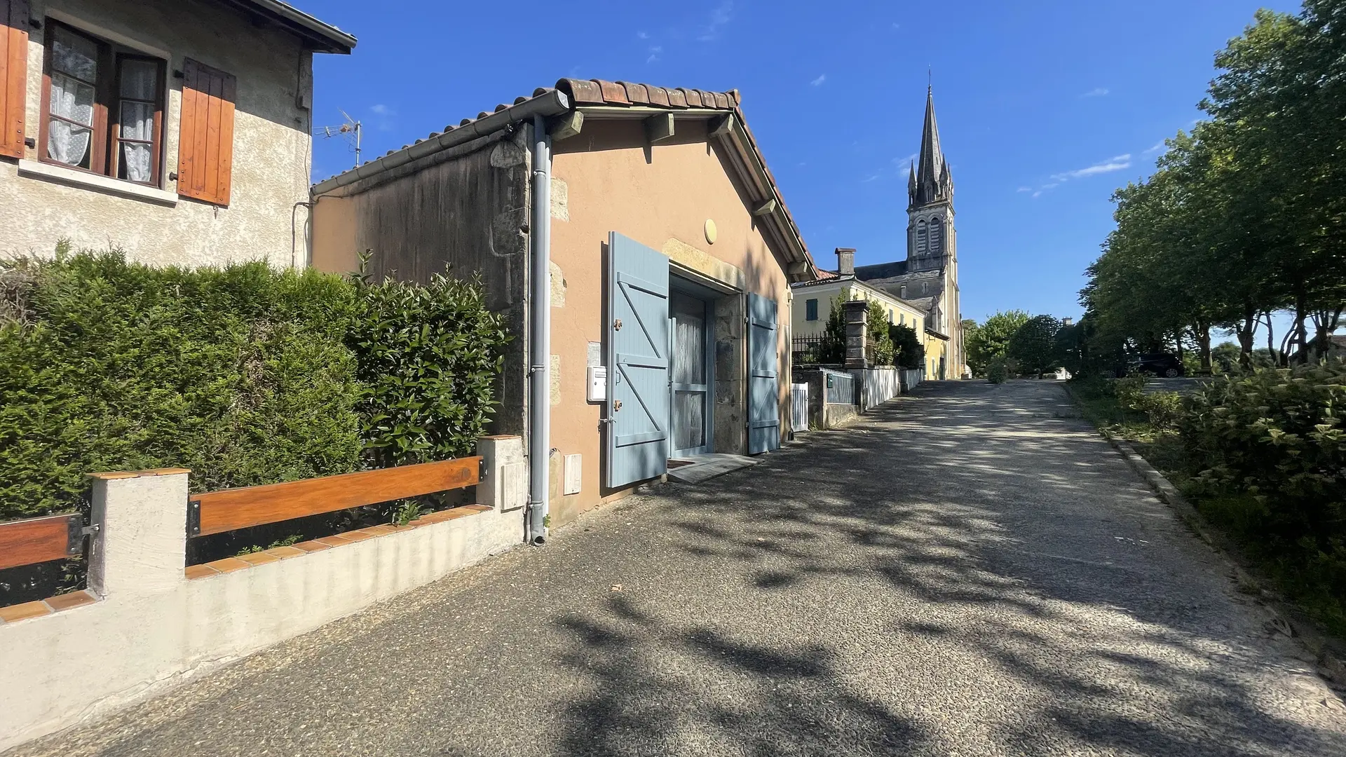 Entrée Le Petit Charron ©Cassant