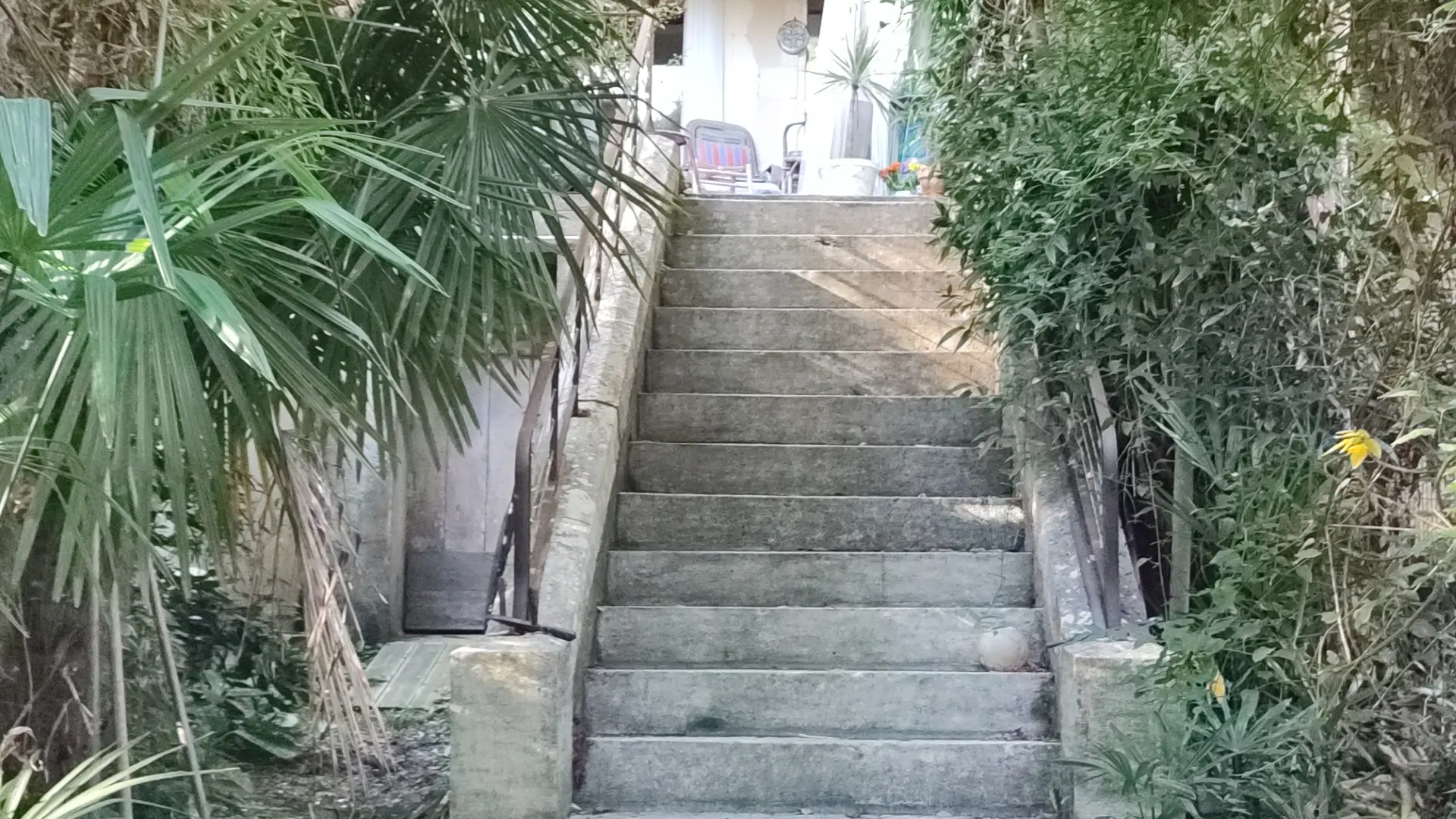 Escalier extérieur La Maison des Peintres 2025 ©MMPoisson