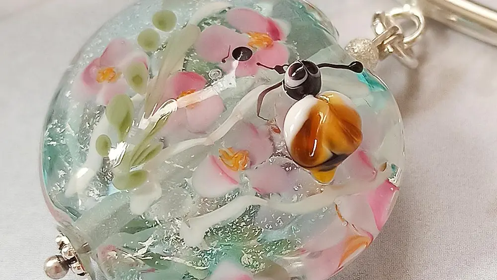 Evelyne Hagard, fileuse de verre - Atelier il était une flamme