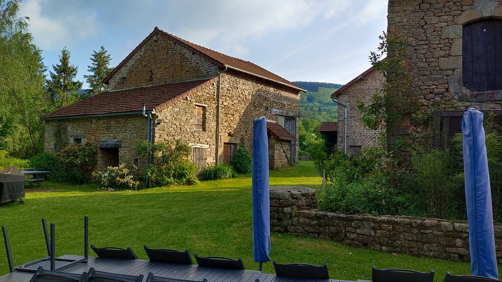 Jardin - vue sur la grange