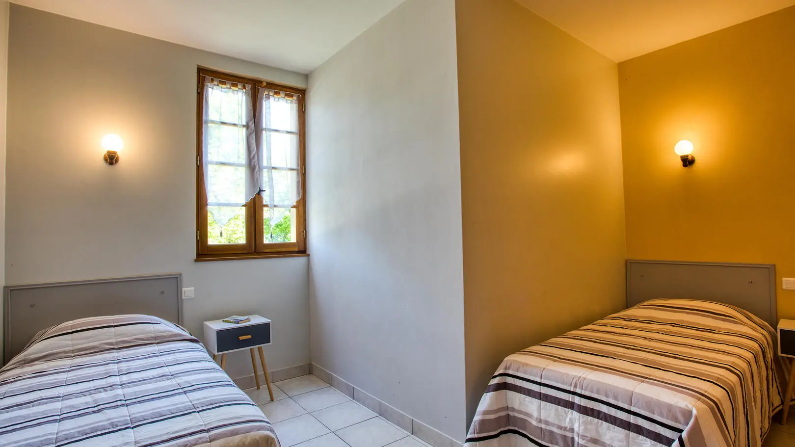 FLORENTINE-8-Chambre3-2-lits-simples2