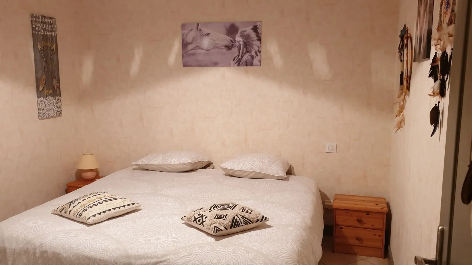 GITE HUGO CHAMBRE INDIENS VERSION KING 2