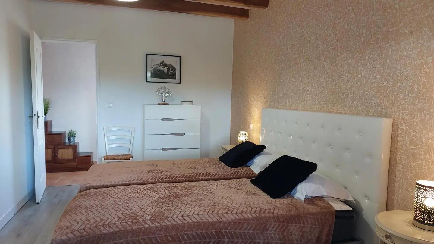 GITE LES BUIS avec piscine (5) 12