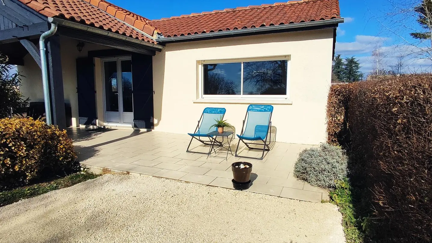 GITE LES CHARMILLES piscine privée (12) 5