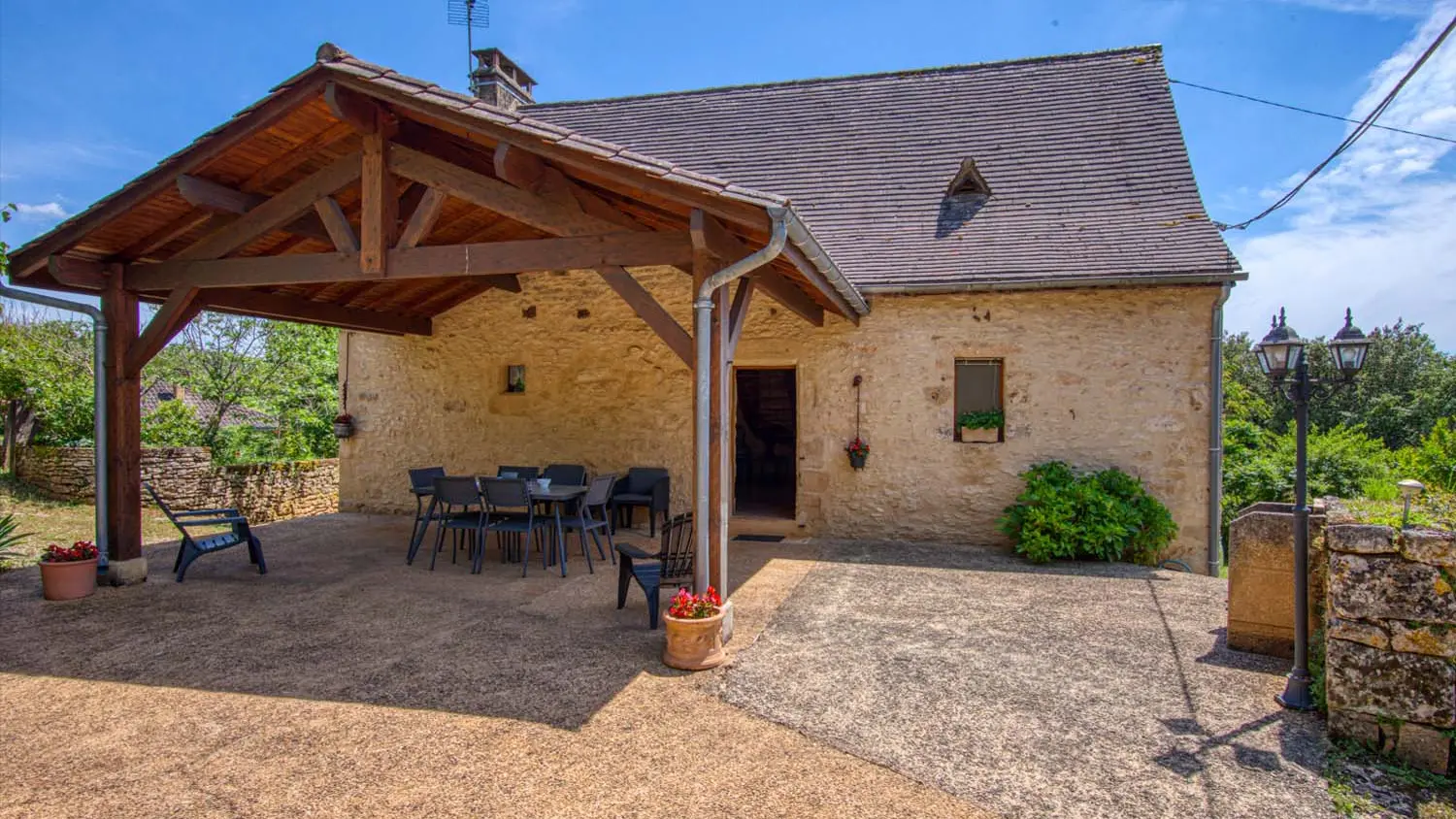 GITE LES PIERRES CHAUDES 1