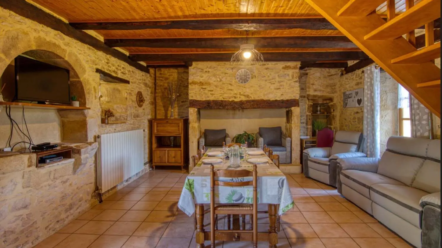 GITE LES PIERRES CHAUDES 12