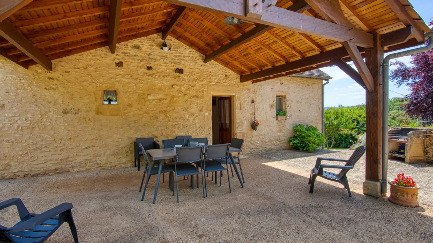 GITE LES PIERRES CHAUDES 8