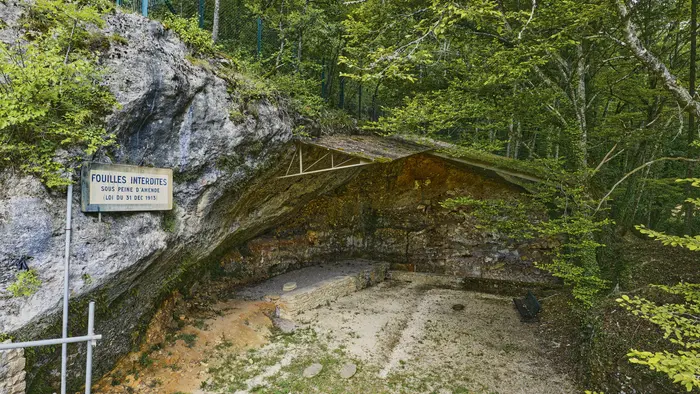 Gisement de La Ferrassie, vue générale, Damien Lachas DLW25-0244