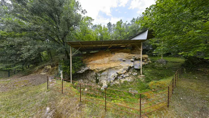 Gisement de La Micoque, vue générale, Damien Lachas DLW25-0183