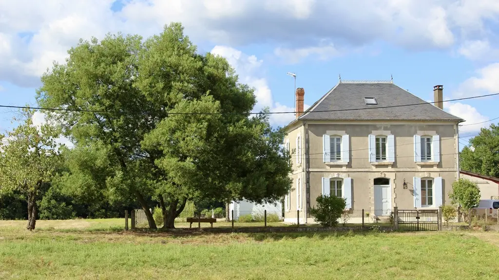 Gite-Martial-Montpon-facade-a-vallee-isle-perigord