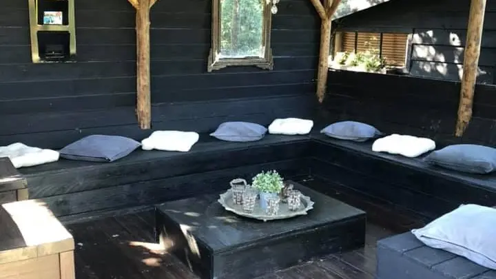 Gîte-Le-Guinot-salon-extérieur