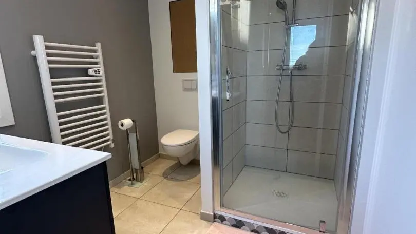 Gîte du Muth Chambre 2 SDB ©GDF