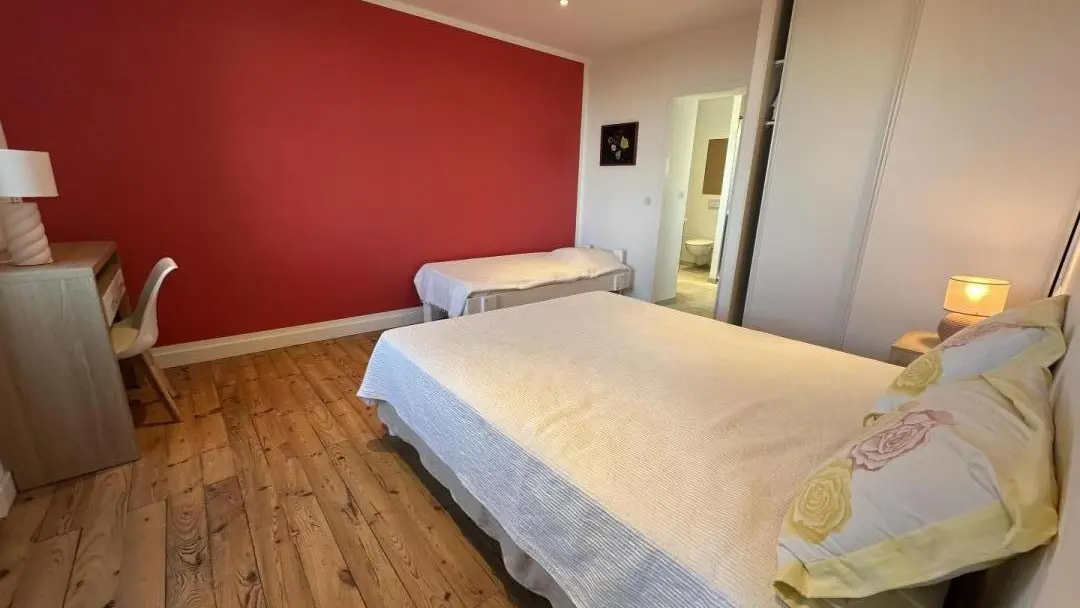 Gîte du Muth Chambre 2 rouge étage - 3 personnes ©GDF