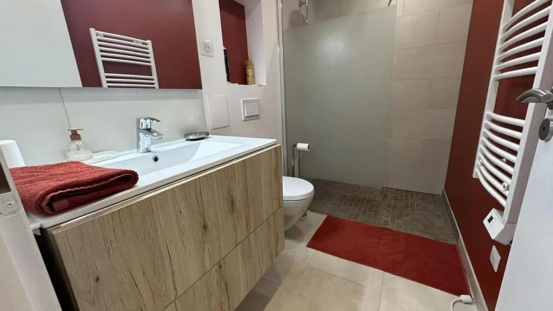 Gîte du Muth salle de bains chambre 1 rdc ©GDF