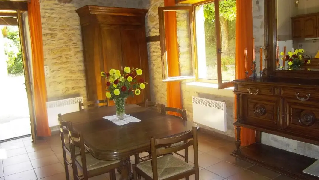 Gîte le Lilas salle à manger