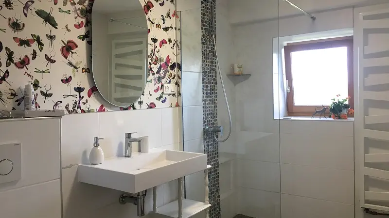 HLO_Fanlac_Vue splendide sur la vallée_salle de bain gite