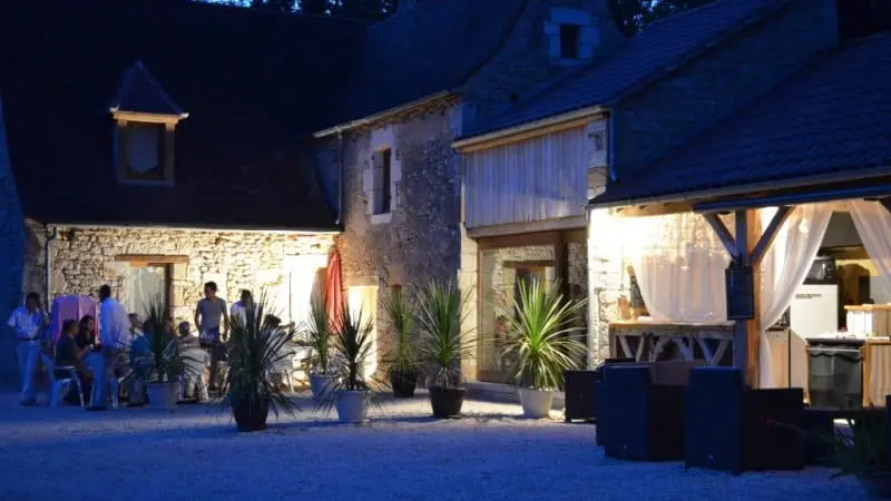 HLO_Les Eyzies_Domaine des Eymaries_gite-XVII_Terrasse nuit_janvier 2023©domaione des eymaries