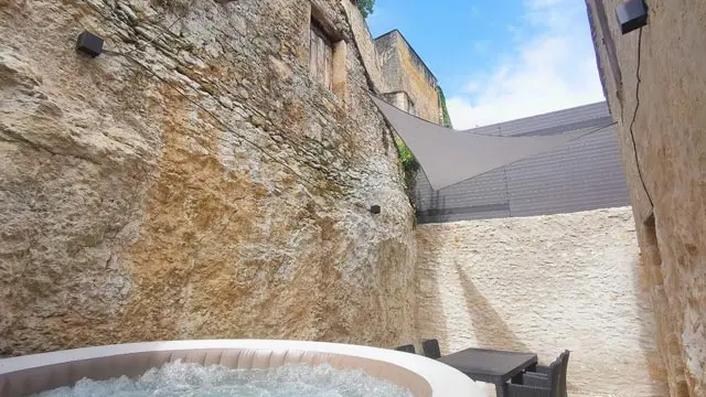 HLO-Montignac-Escapade à Lascaux Le Loft - terrasse avec spa