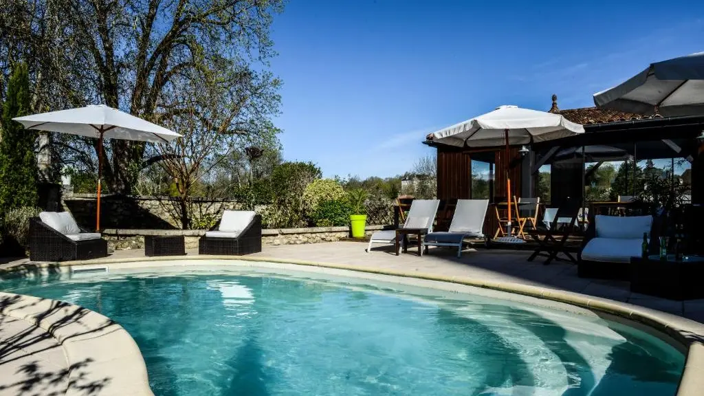 Hôtel Les Griffons piscine