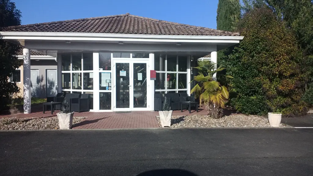 IMAGE ACCUEIL hotel montaigne