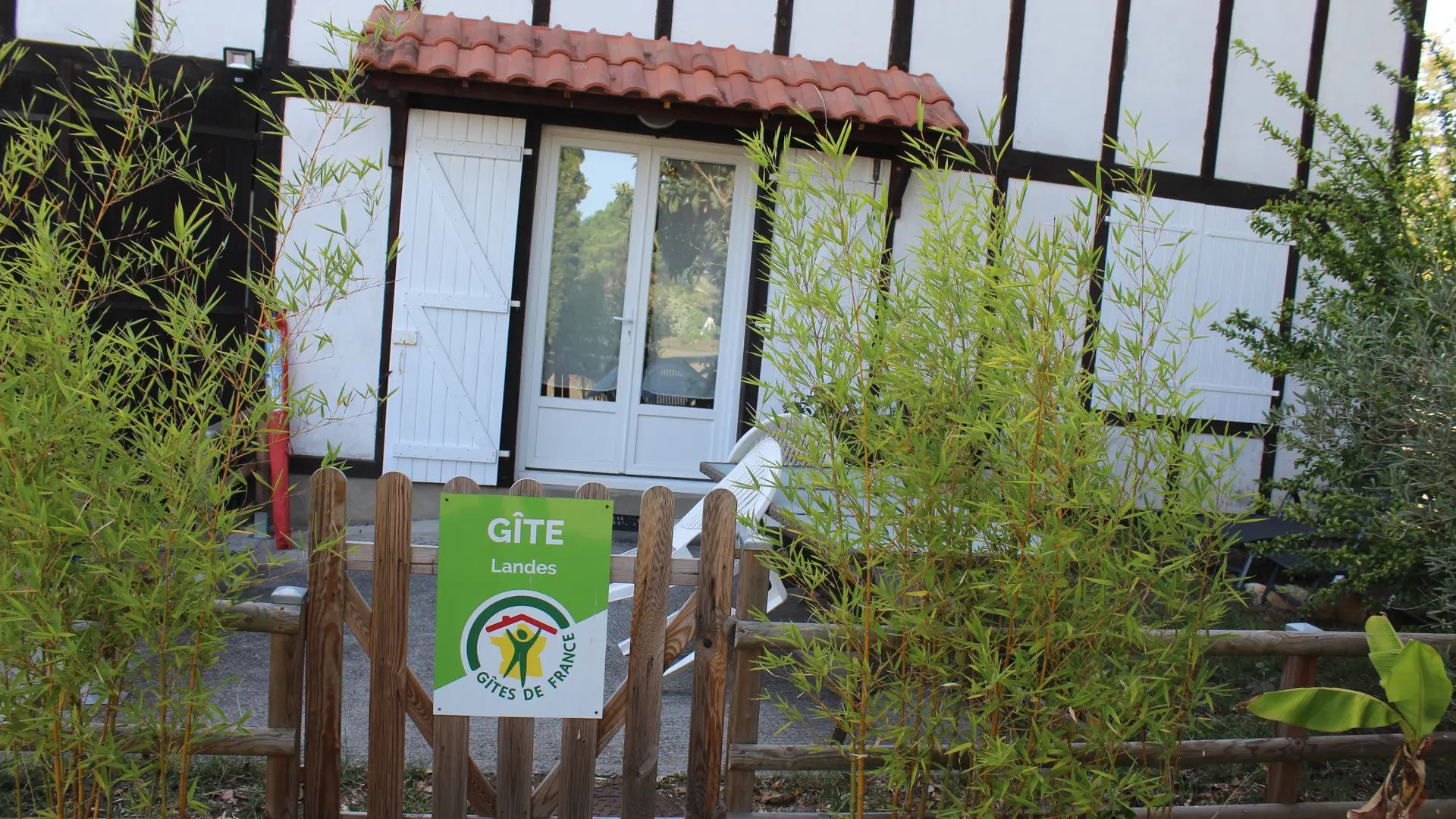 Extérieur du gîte la Résinière à Hinx