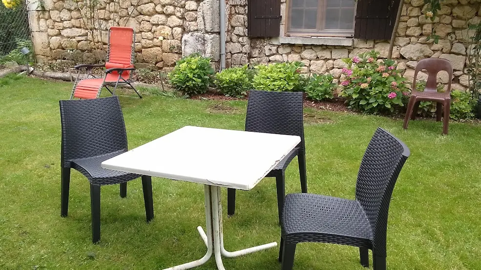 chambre-hotes-la-rustique-exterieur-saint-martin-des-combes-tourisme-vallée-isle