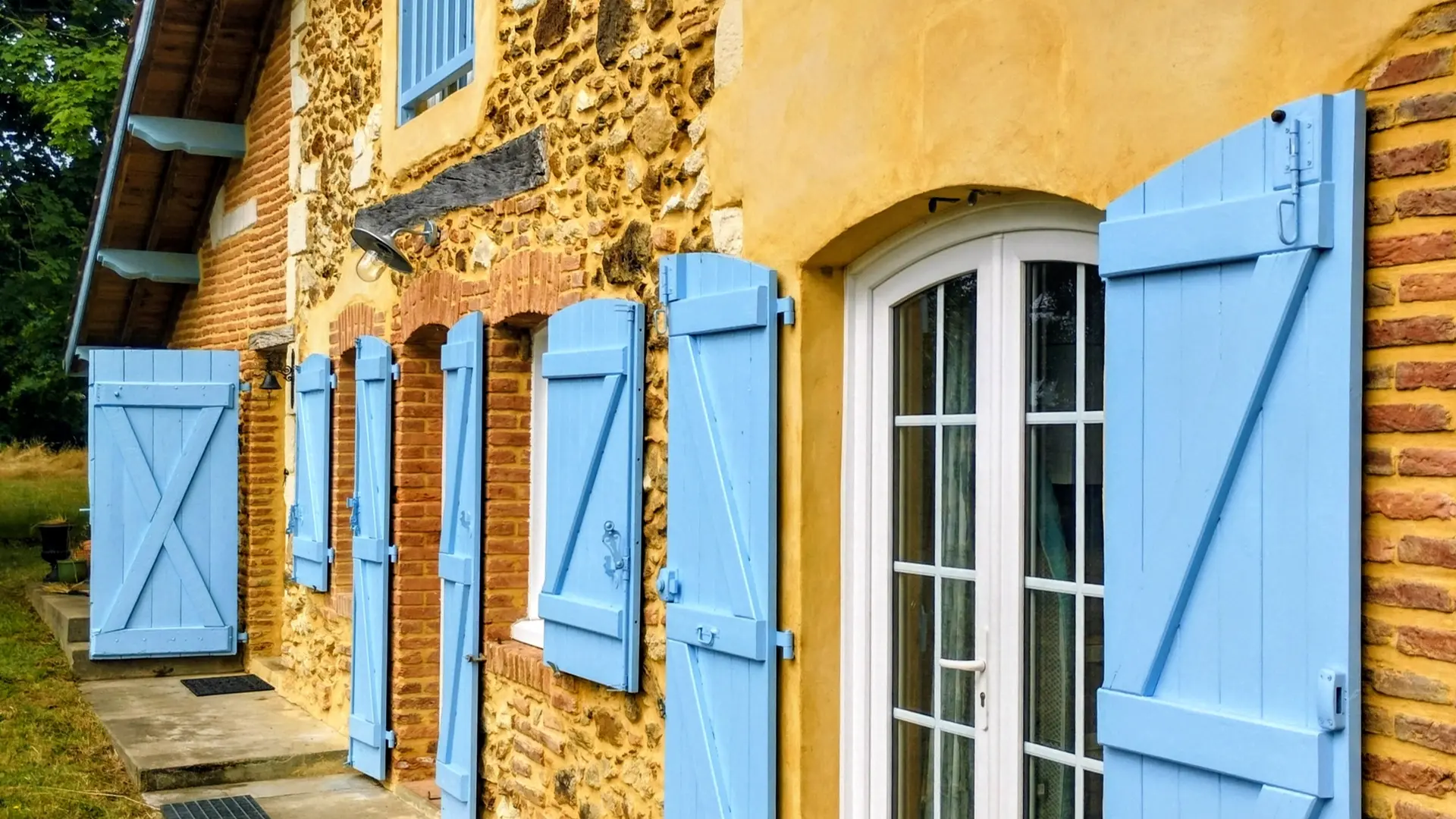 Gîte Le Pouy Goos façade