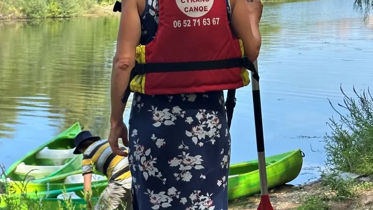 Roxane Cyrano Bergerac - bord Dordogne - paddle détente été rivière balade