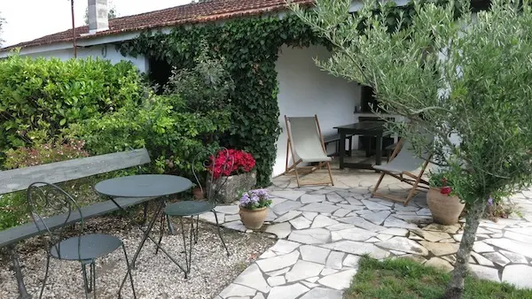 JARDIN PRIVATIF AVEC TERRASSE