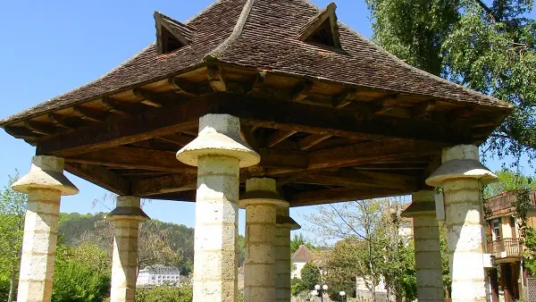 Kiosque Le Bugue- redimensionné Sirtaqui