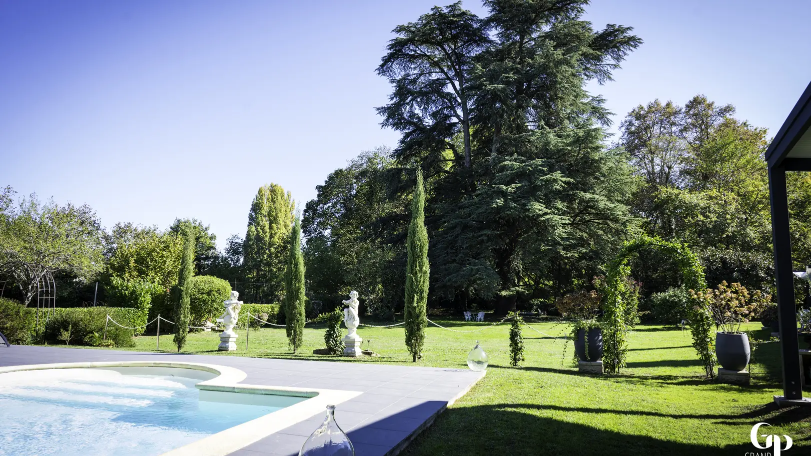 LA MAISON AU CEDRE  (12 sur 11)