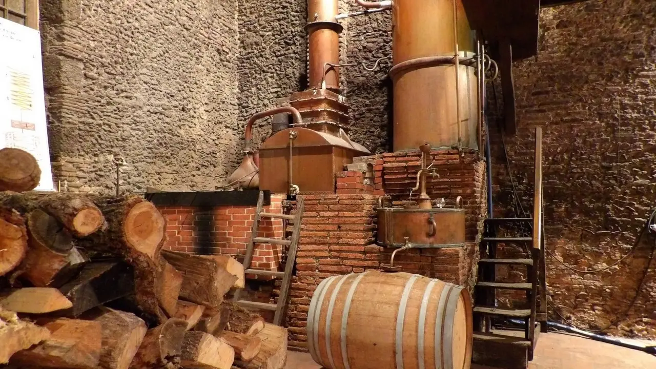 Landes-d-Armagnac---alambic-d-Ognoas---Arthez-d-Armagnac-Distillation_3