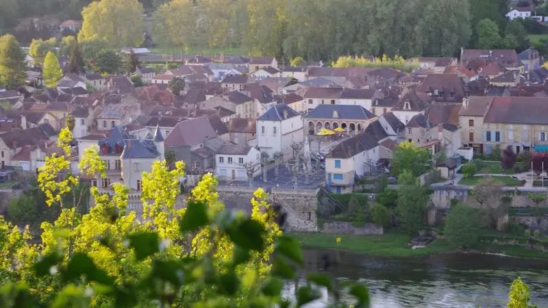Lalinde bastide anglaise en bord de rivière