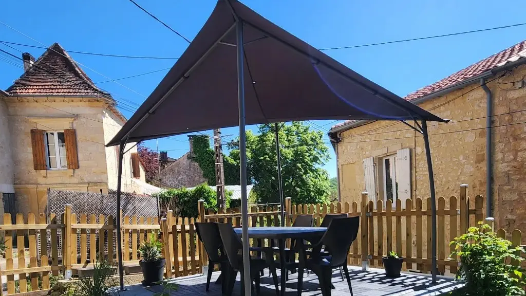 Les-CouzHotes-jardin-2-1-1536x1417