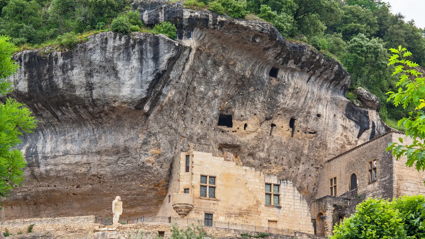 Les Eyzies AdobeStock_184408190 4
