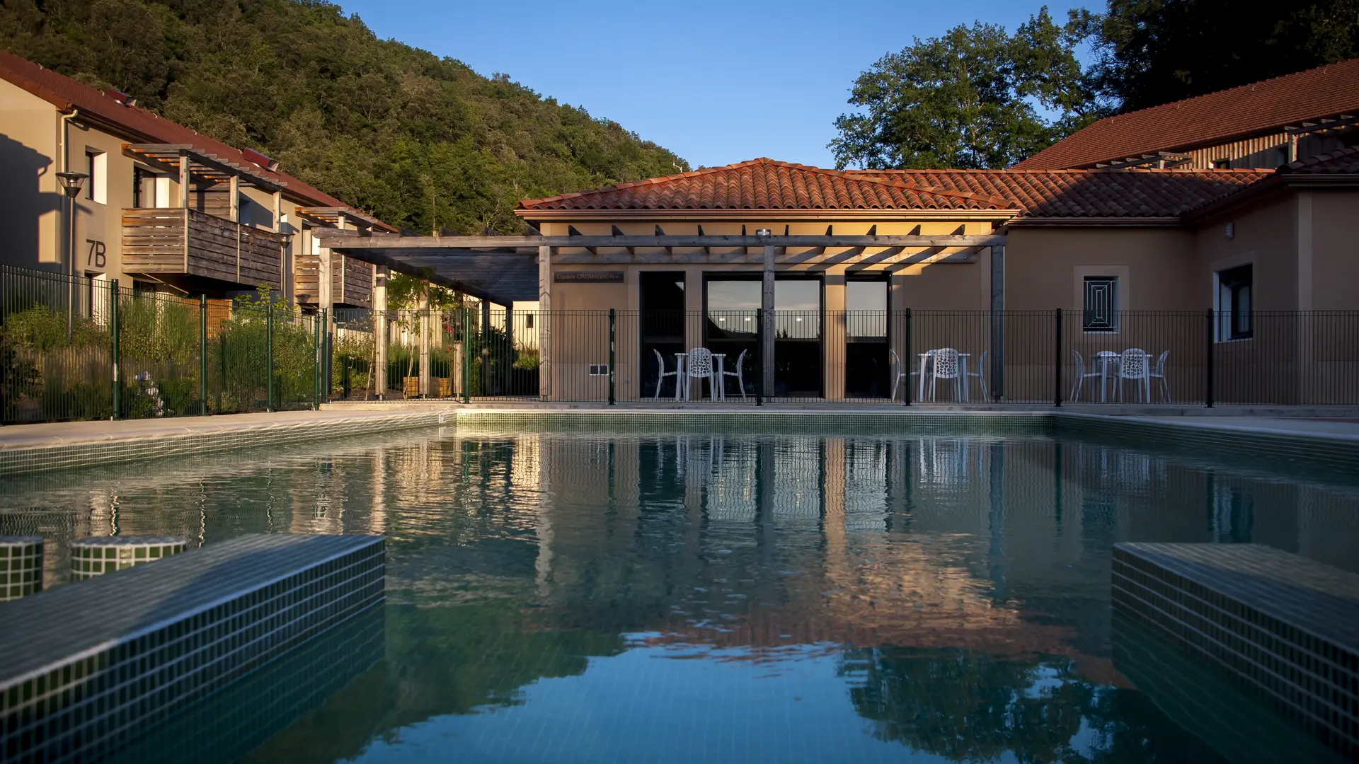 Les Eyzies-de-Tayac-Le Clos du Rocher-Piscine2