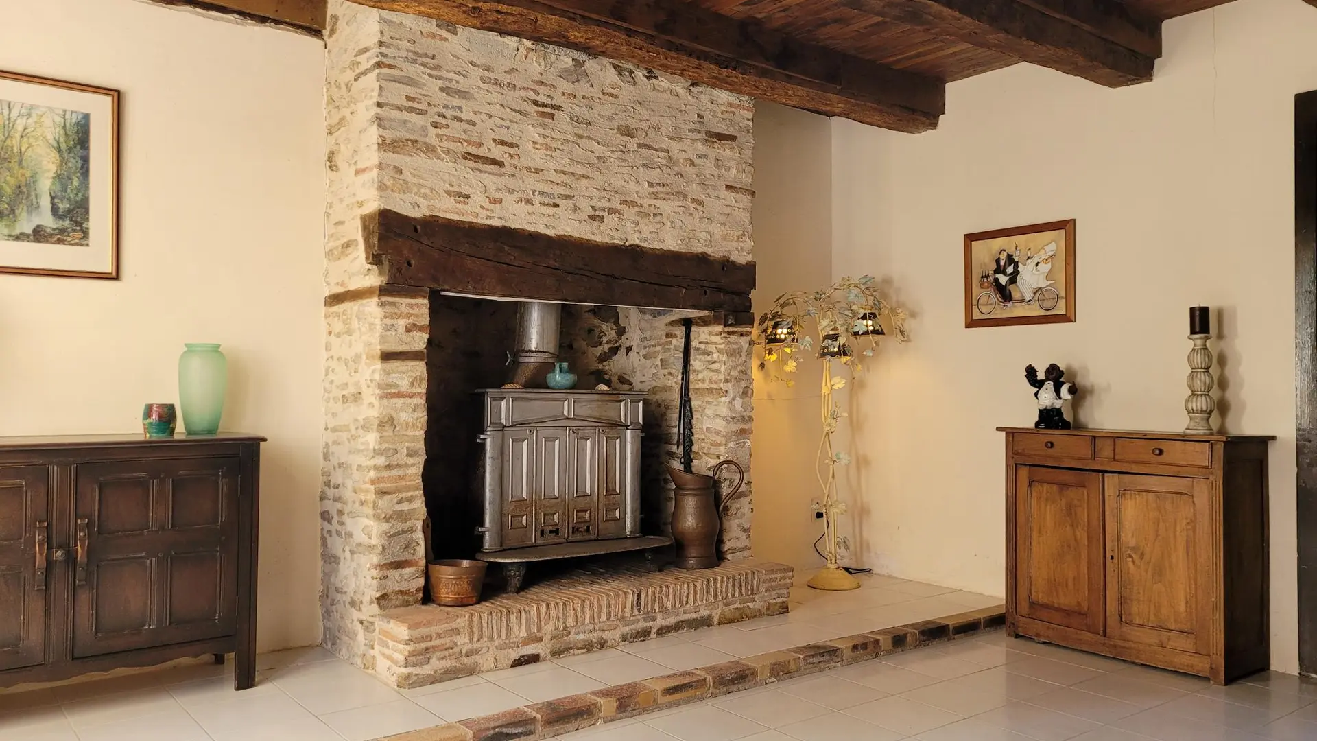 Livingroom fireplace