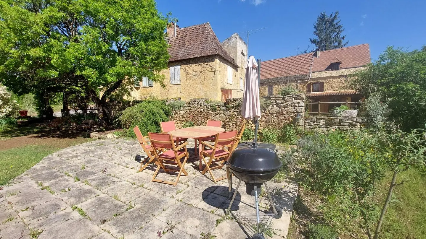 MAISON AUX PIERRES DOREES