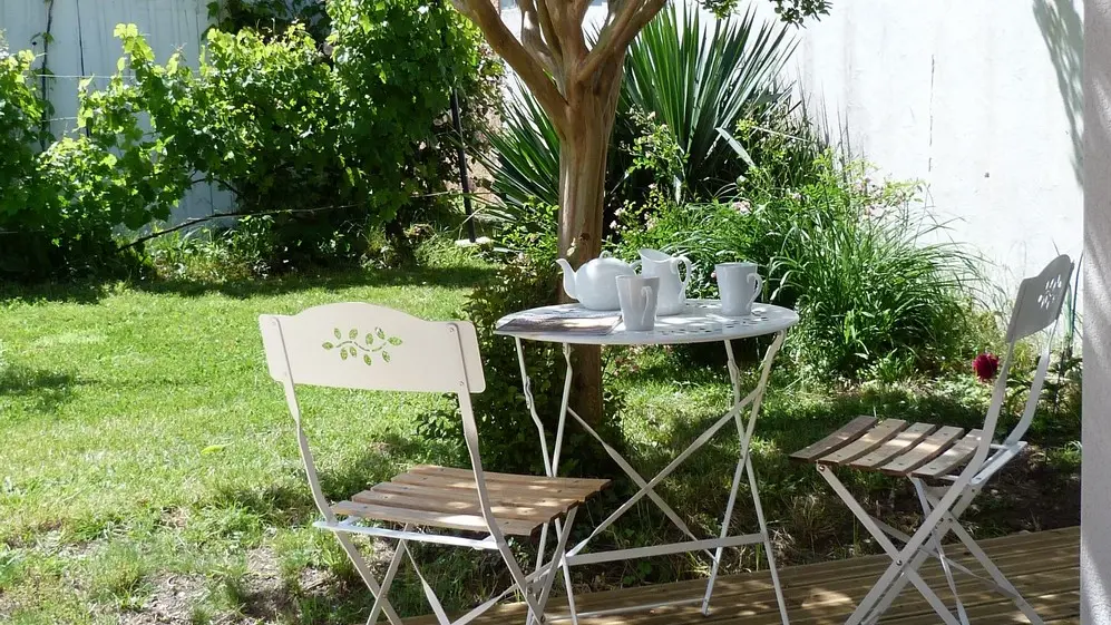 Maison d'hôtes la fabrique_st astier_table terrasse
