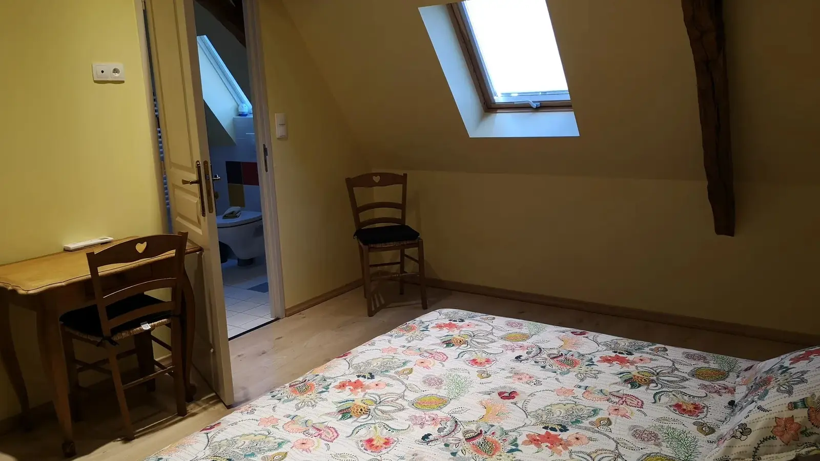 Mapellous chambre jaune