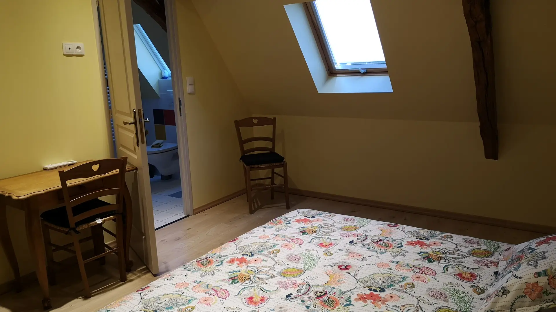 Mapellous chambre jaune