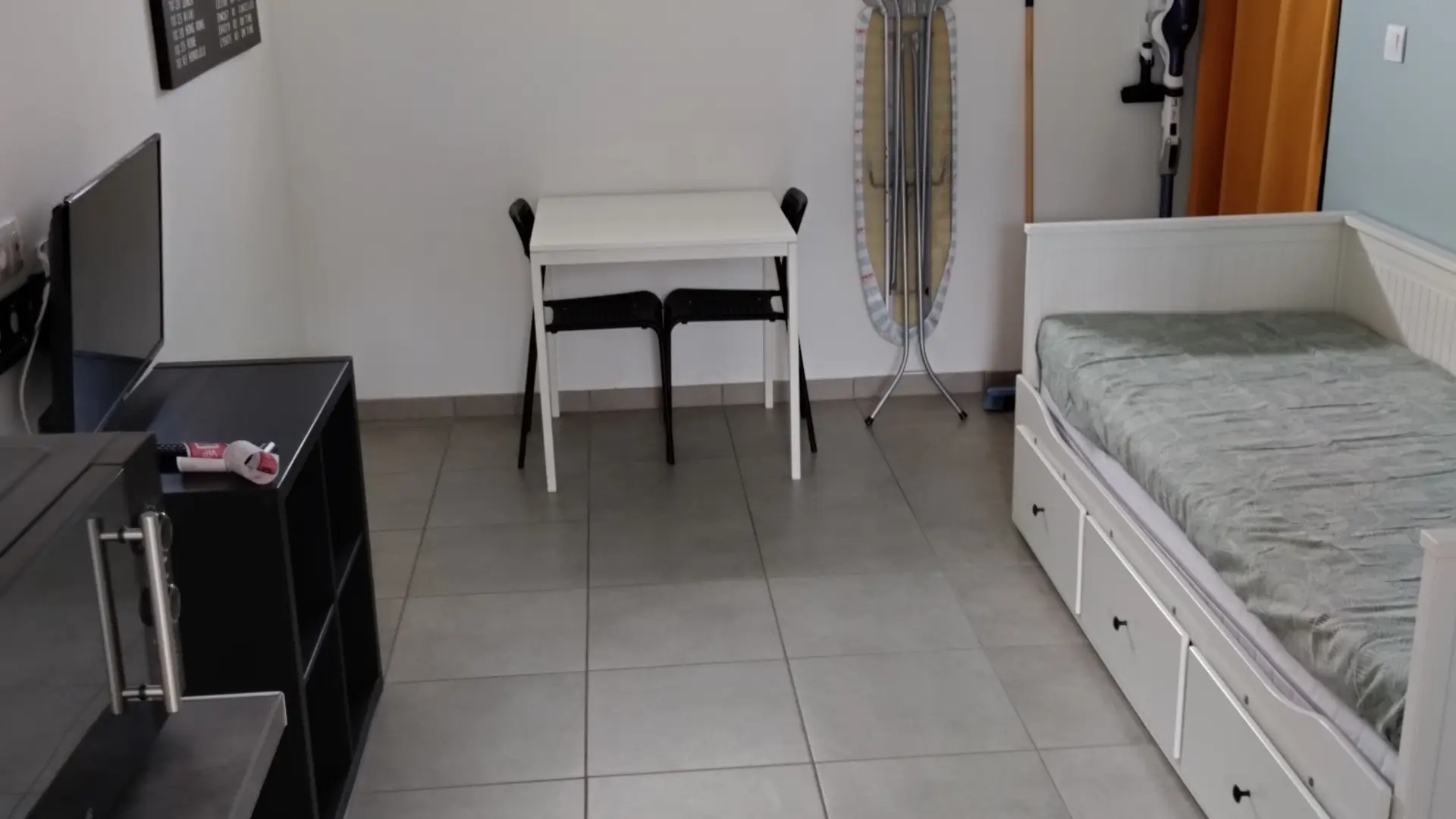 Meublé Charmes salon