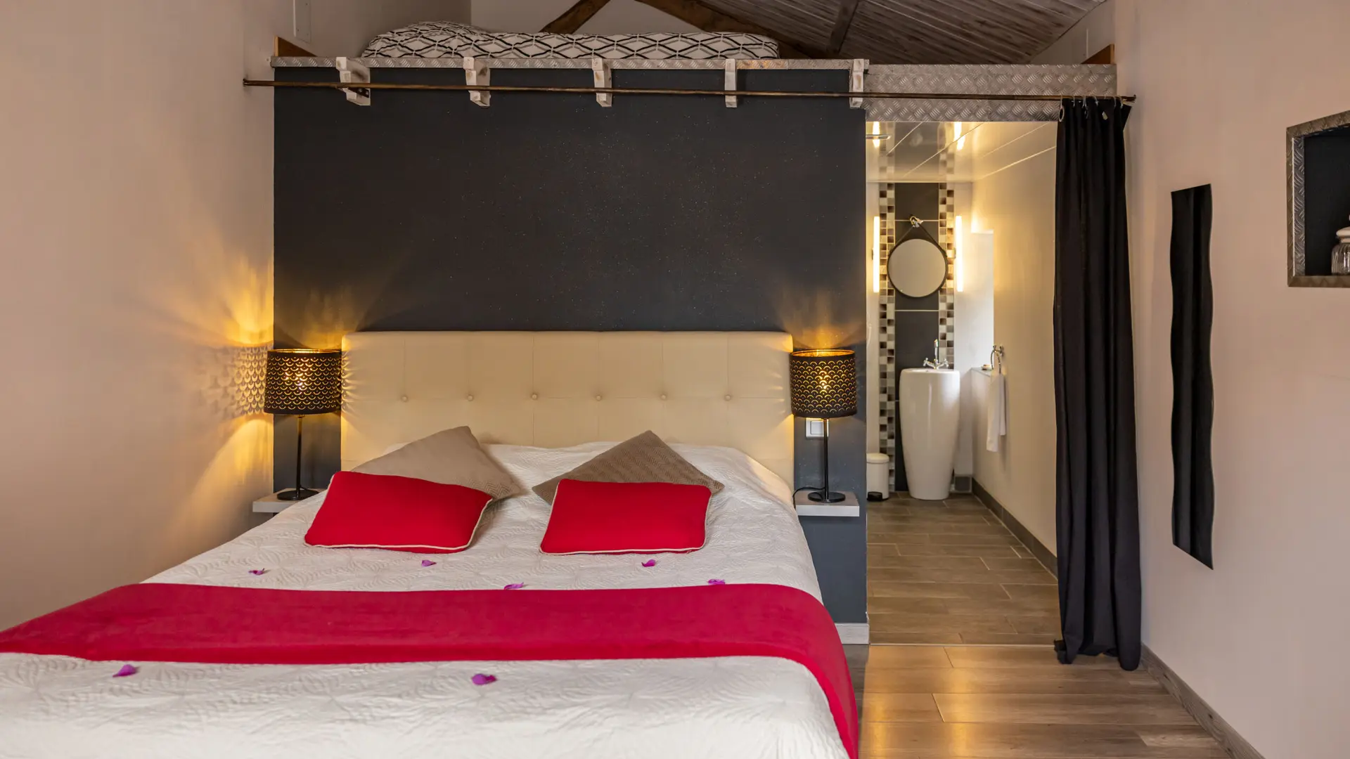 Ô-Délices-de-la-Monnerie-Issac-chambre-vallée-isle