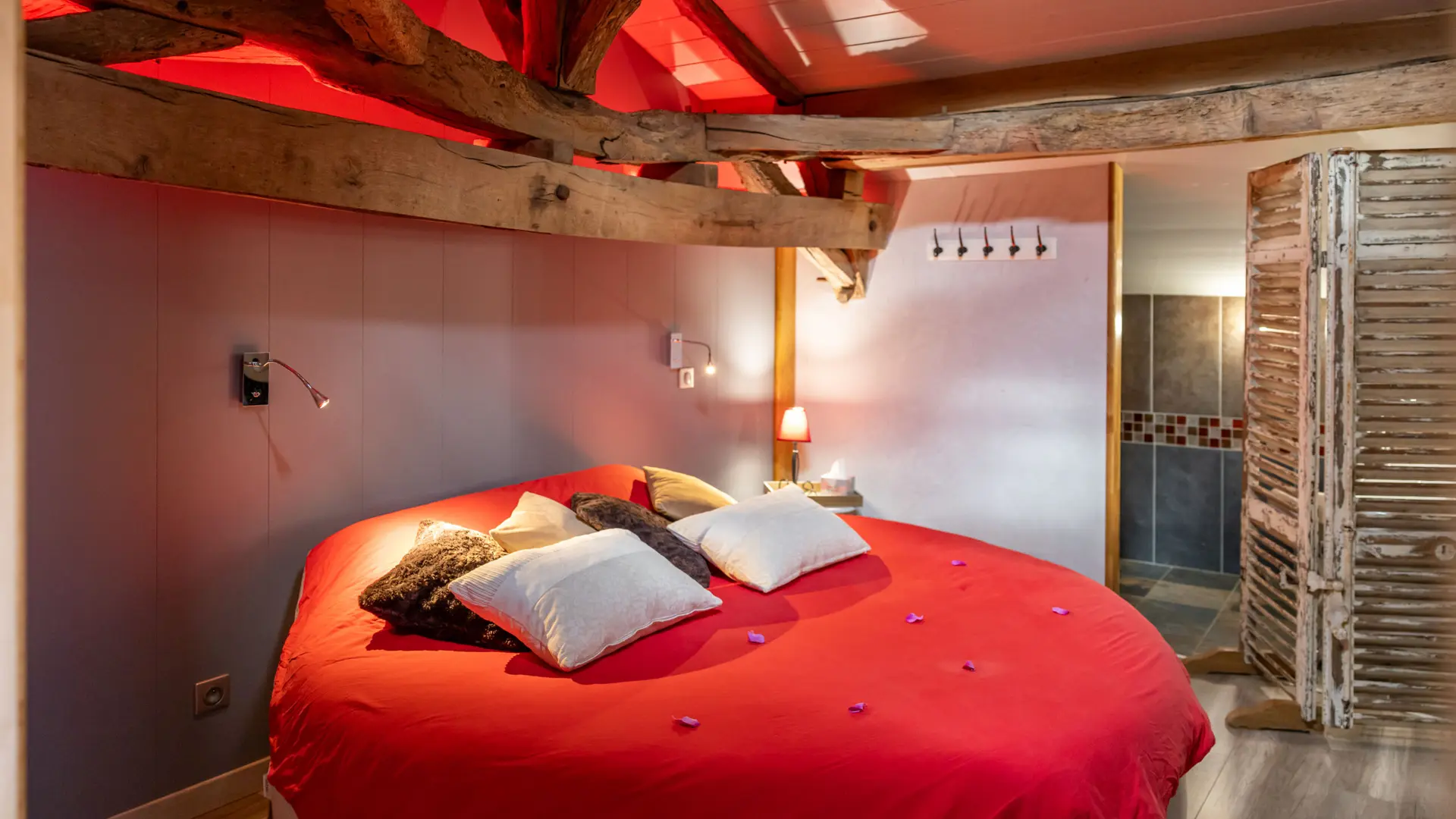 Ô-Délices-de-la-Monnerie-Issac-chambre-vallée-isle