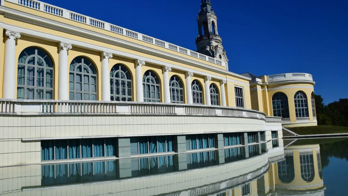 Palais Beaumont - Pau - Extérieur bassin