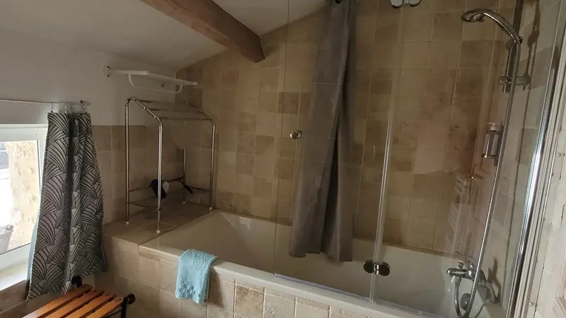 Périgord Noit Vallée Dordogne - sauges rouges - sdb