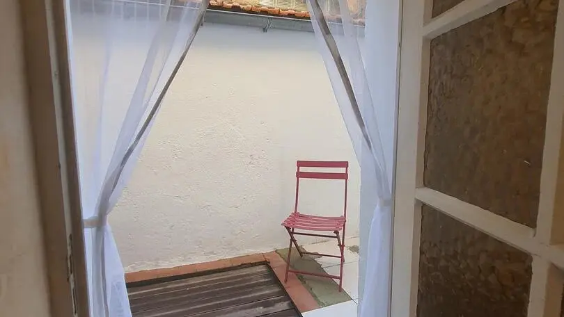 Petite cour intérieur avec cellier de rangement 5 2