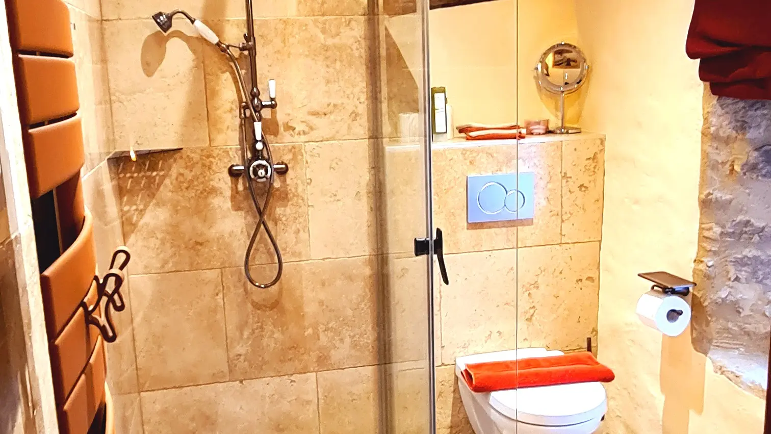 Photo 9_Ferme de Tayac_Chambre BOURVIL_salle de douche