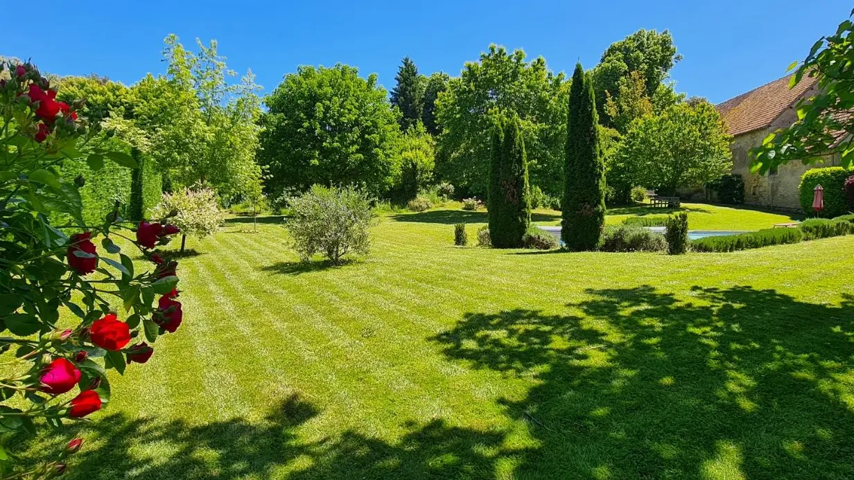 Photo 15_Ferme de Tayac_A côté de la piscine